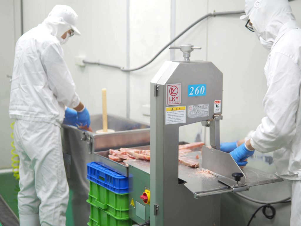 毛孩專屬卡尼工廠產品製作過程（圖由卡尼生肉主食提供）