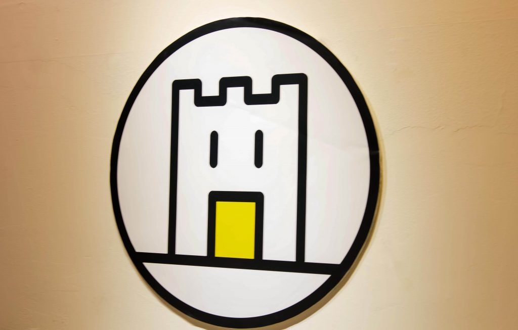 聚樂邦辦公室中的 Logo 牆