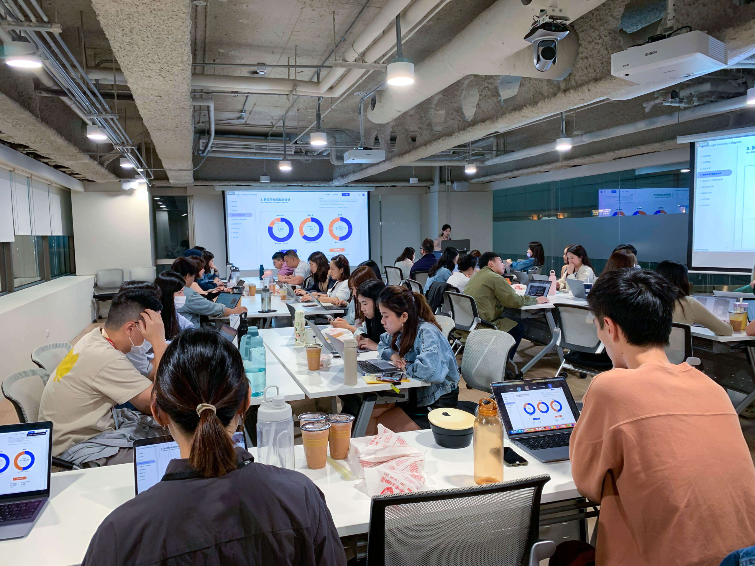 策略團隊定期規劃並邀請商家參與檔期實戰班