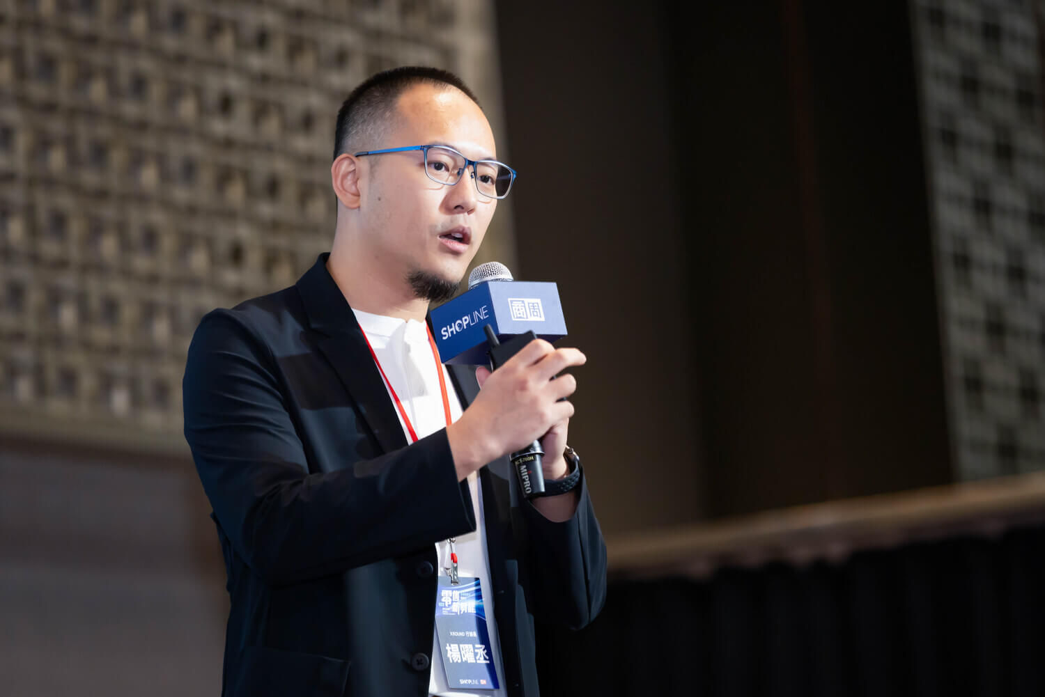 《 XROUND 》的行銷長楊曜丞分享品牌多通路佈局策略,以數據推動品牌正向成長