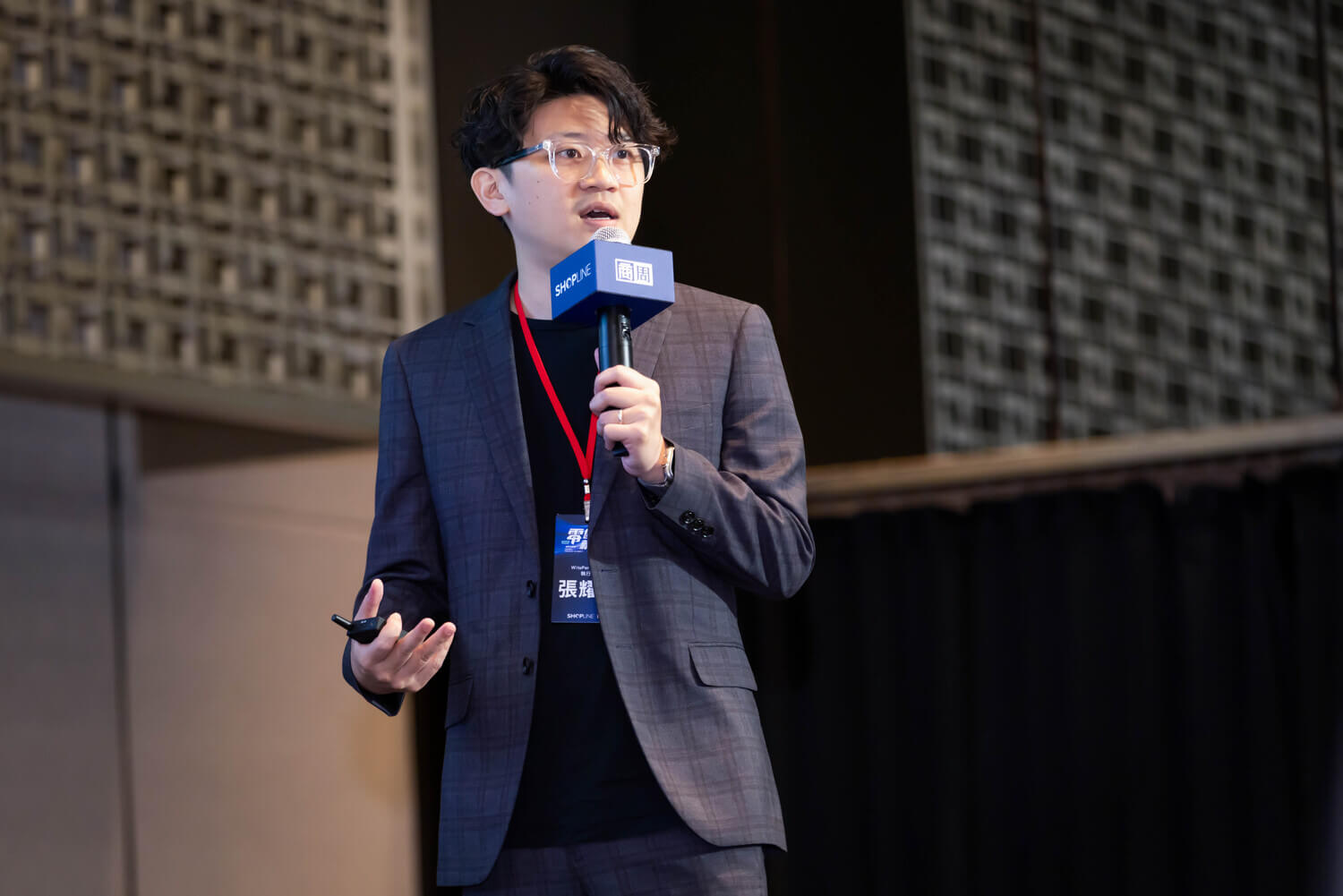 《 WitsPer 智選家 》的執行長張耀方分享品牌落實「五看三定」策略成功帶動營收正成長