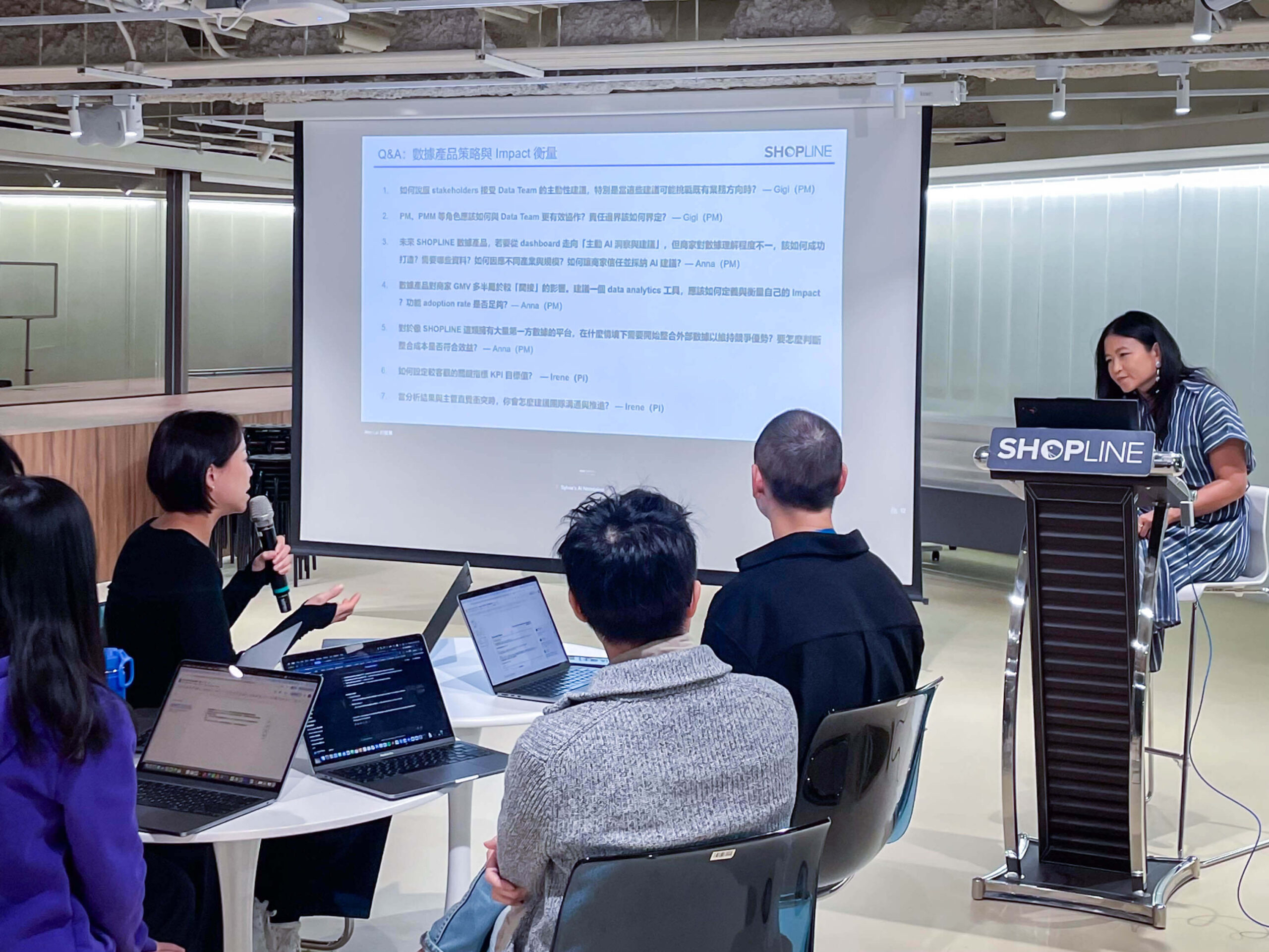 Ann 與團隊交流討論