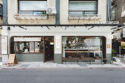 《 vacanza accessory 假期飾品》位於中山的門市結合了餐飲服務