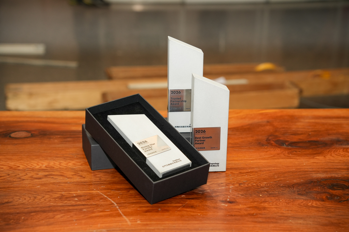 SHOPLNIE 夥伴獎項獎座
