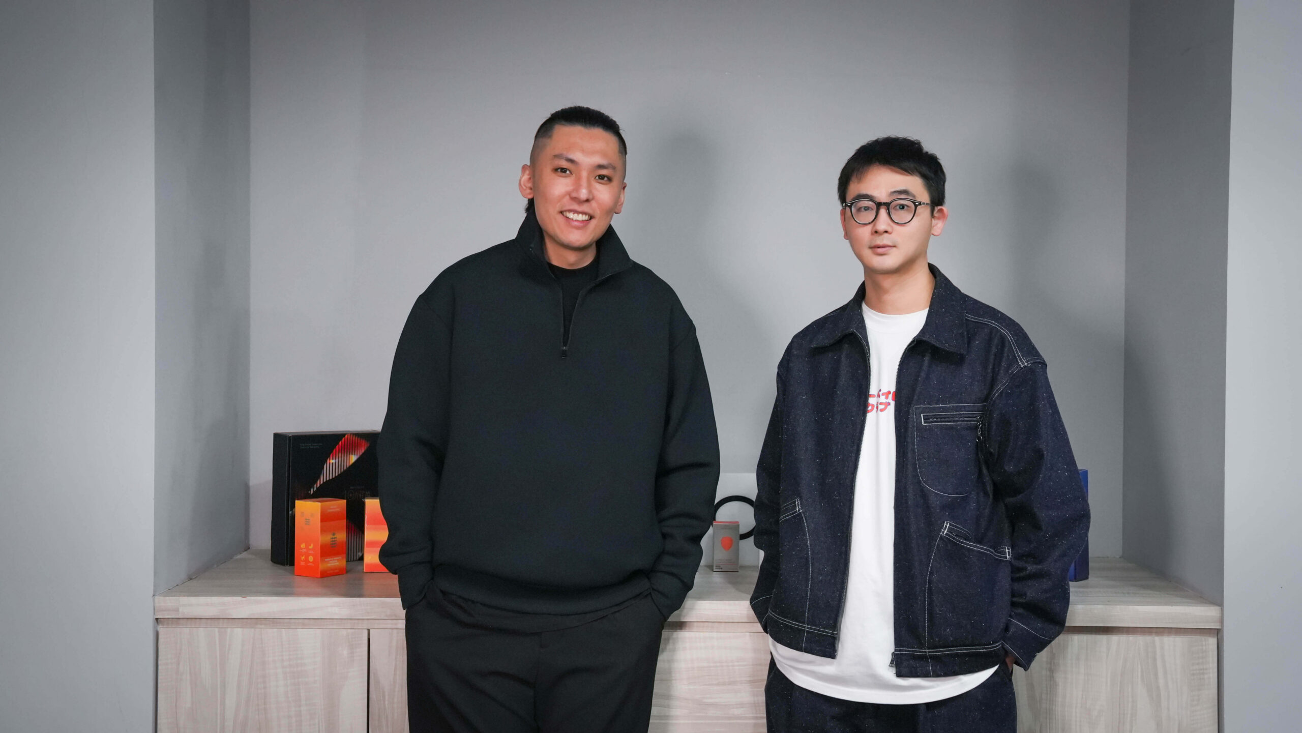 《 康鮮 NISORO 》的營運長柳凱元 Kai（左）與財務長鄒人杰 Jay（右）