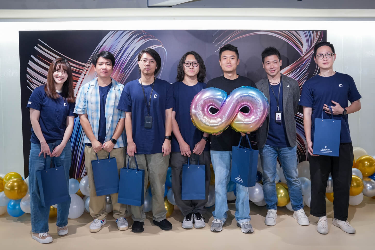 All Hands 週年頒獎典禮：8 週年同仁合照