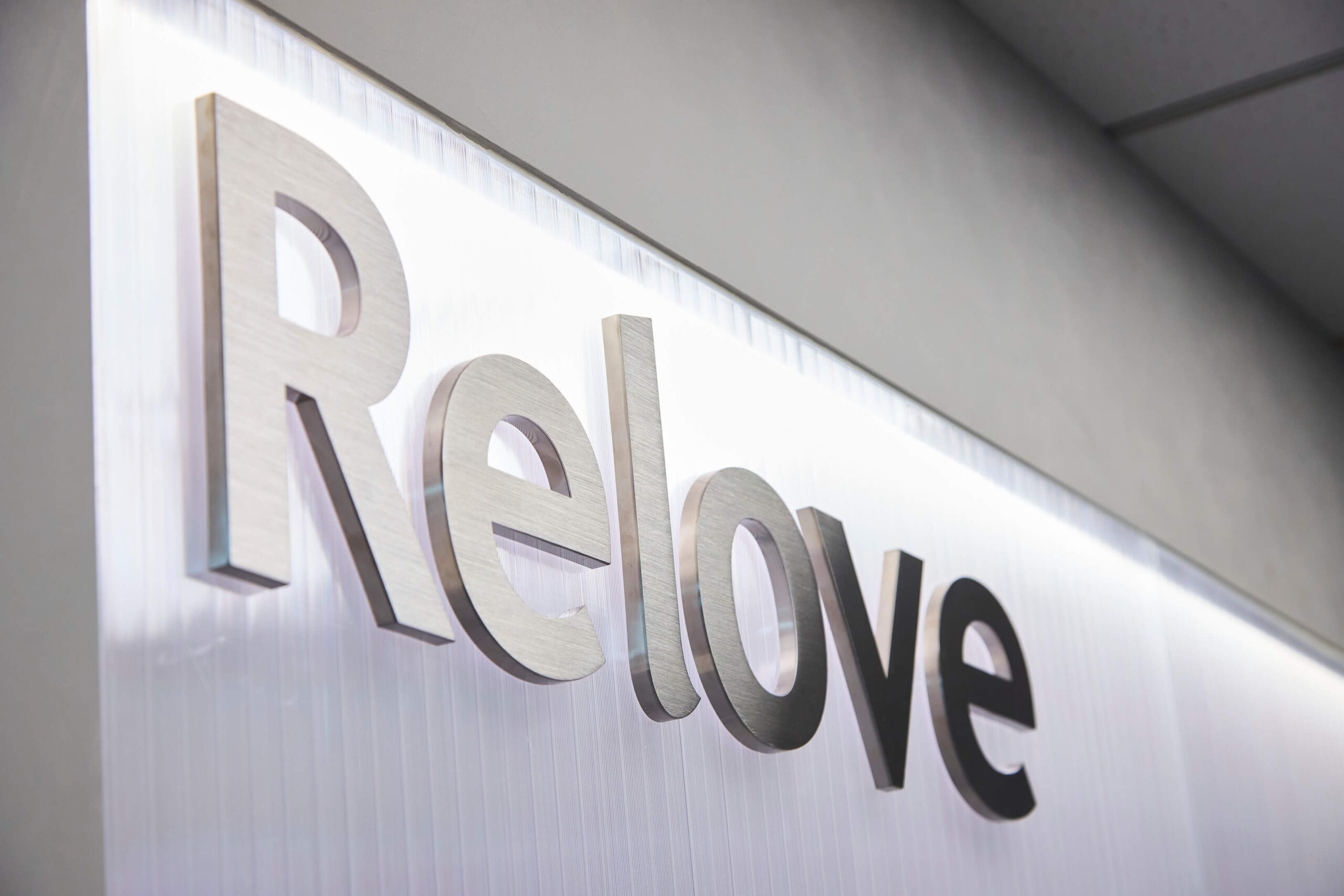 當多數品牌收縮通路，《 Relove 》 反而逆勢進駐百貨專櫃，不只提升品牌信任，也帶動私密保養市場成長。