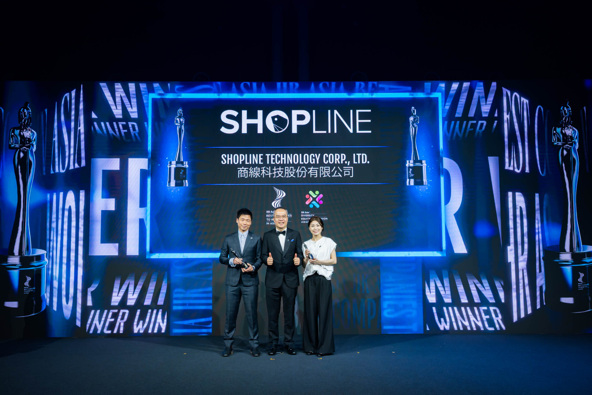SHOPLINE 台灣總經理葉力維（左）率人資團隊出席 2026 HR Asia Awards 接受頒獎